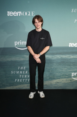 Teen_Vogue___Cast_Of_The_Summer_I_Turned_Pretty_Celebrate_28929.jpg